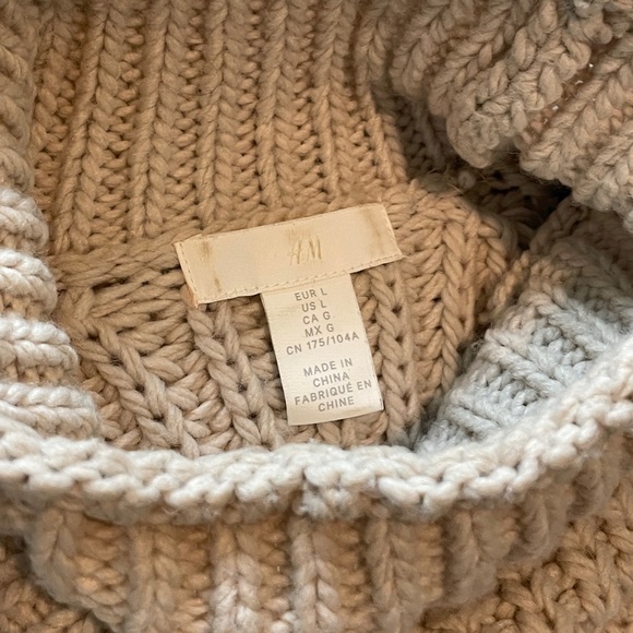 H&M knit turtleneck sweater - Picture 3 of 4